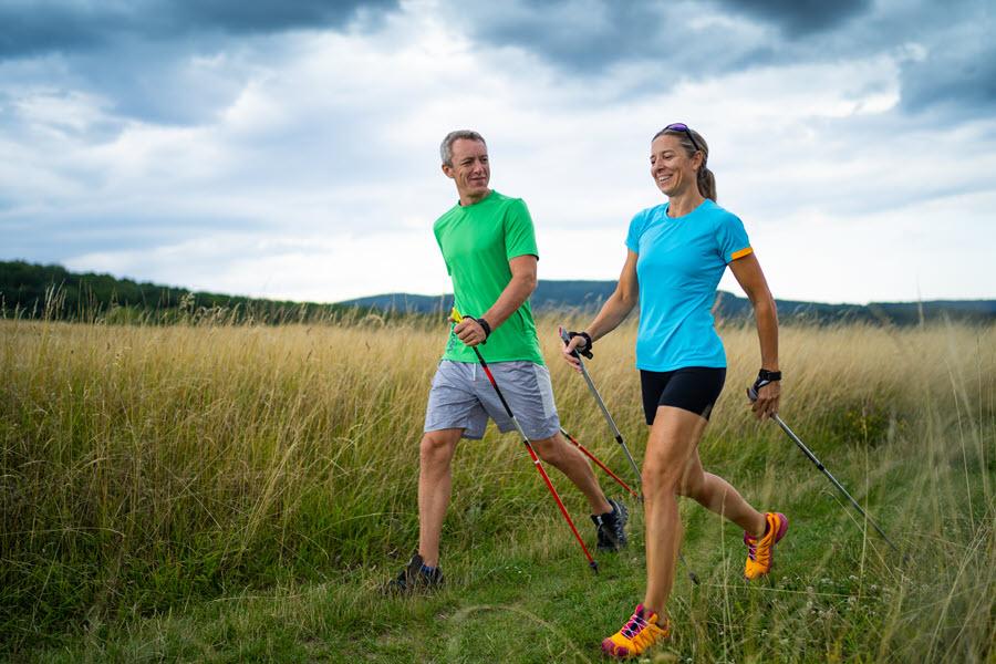 Walking – mit oder ohne Stöcke