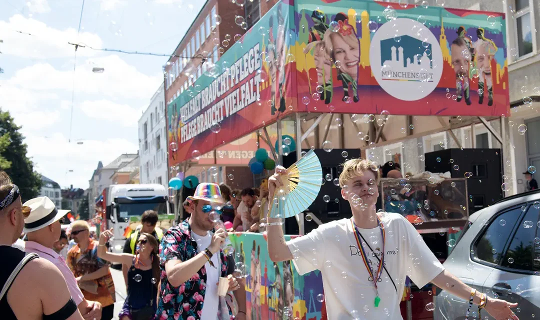 Der CSD: Vielfalt leben – von der Parade bis zur Pflege